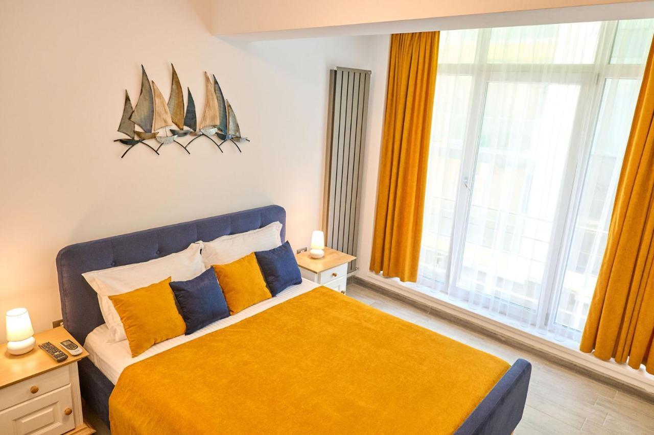 Seastar Apartment - Spa N Pools Beach Resort Mamaia Kültér fotó